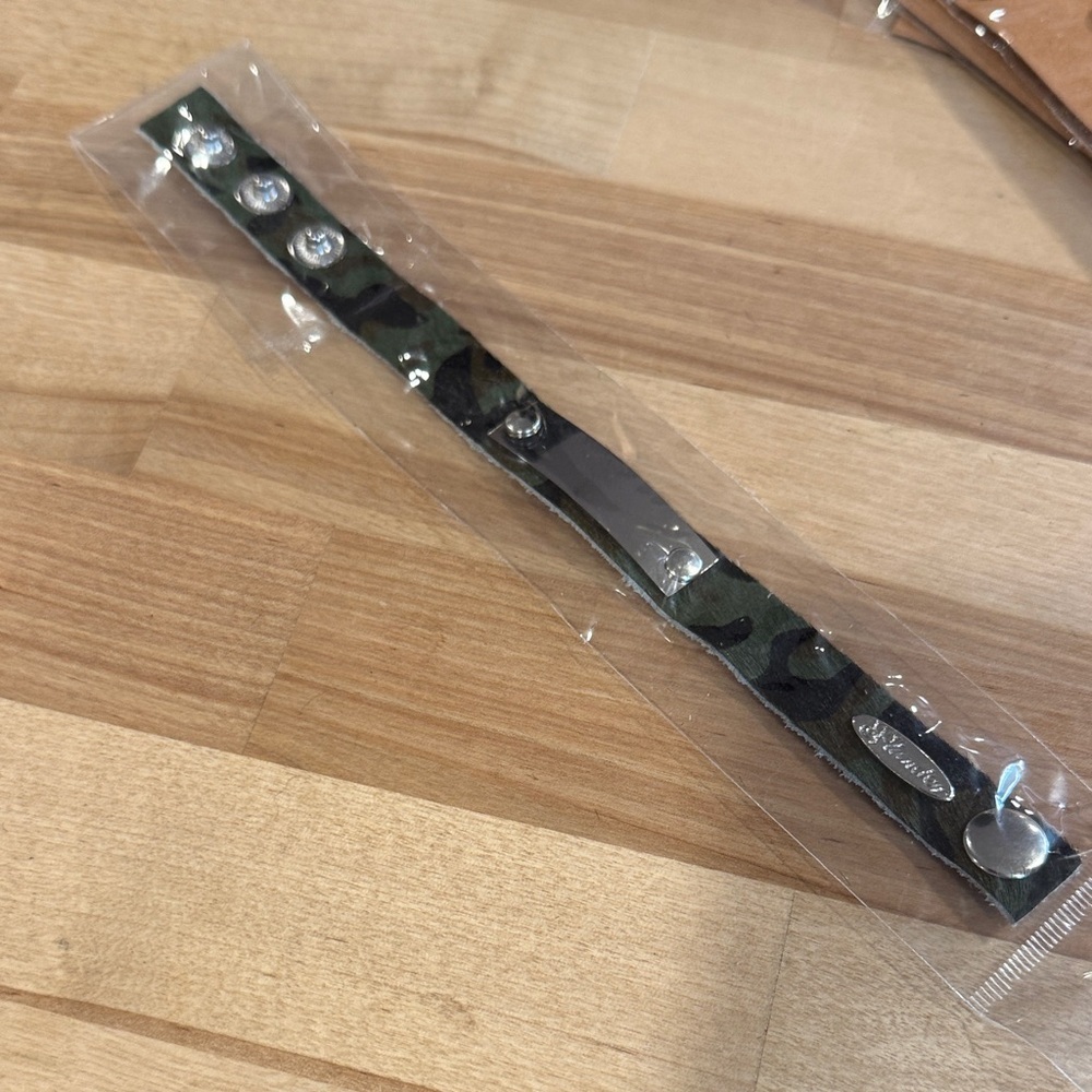Plunder Green Camouflage Bracelet with Silver Plate - Picture 4 of 4